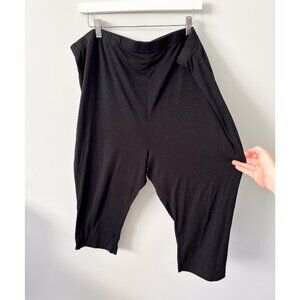 Liz Lange for Target Cropped Maternity Leggings